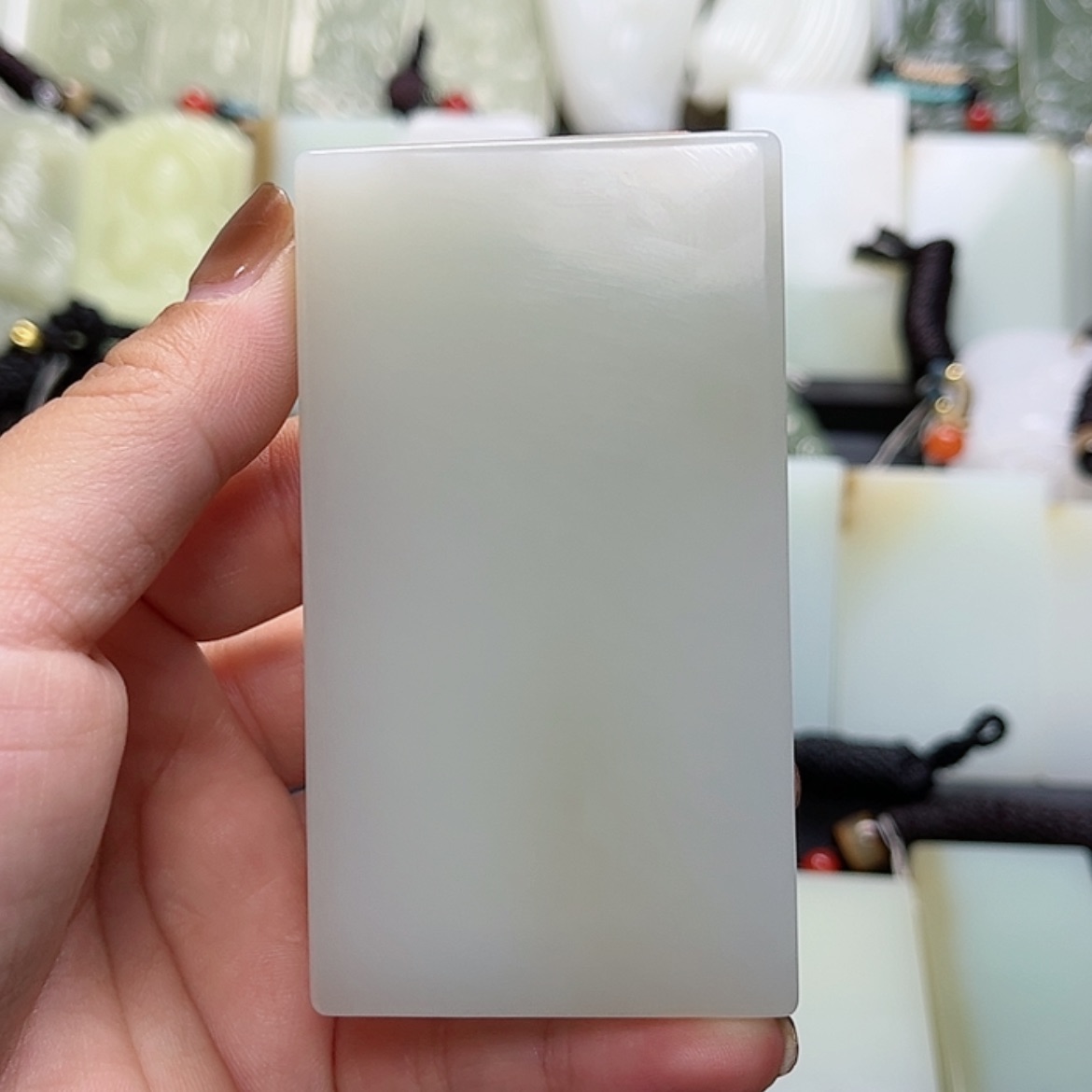 【闪购商品】颈饰未镶嵌和田玉感***?