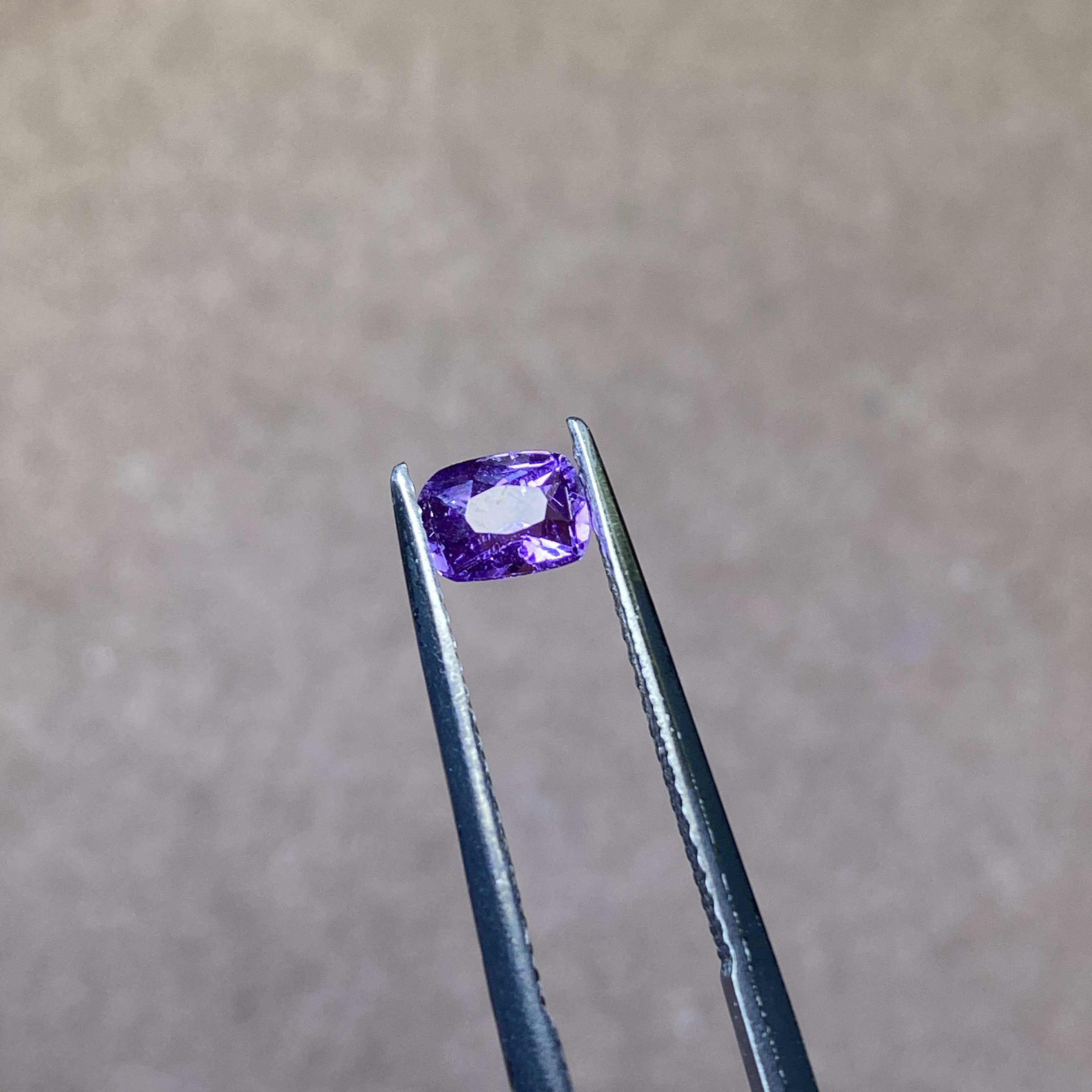 23T2832 无烧紫色蓝宝石 0.67克拉