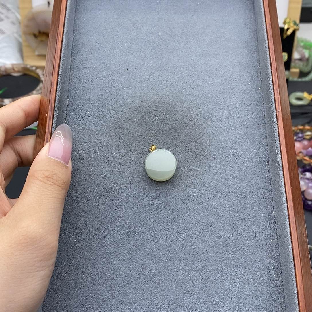 和田玉吊坠(不含链)18K金镶嵌