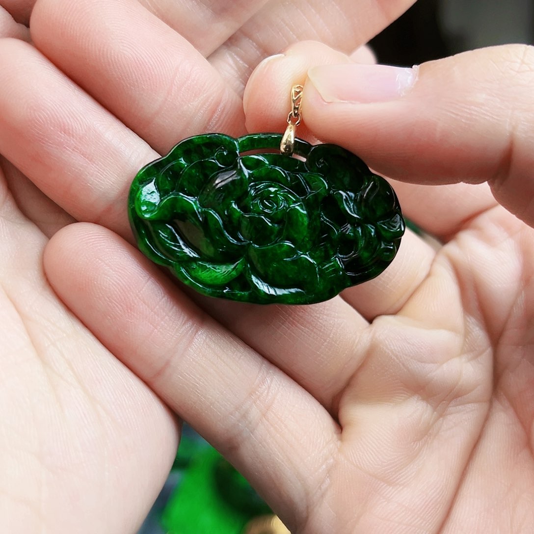 翡翠颈饰18K金镶嵌吊坠