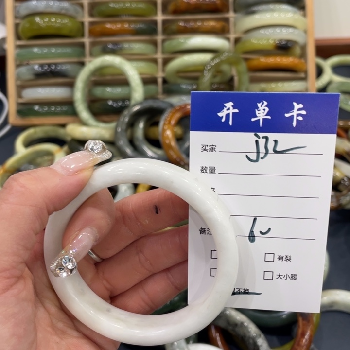 蛇纹石玉未镶嵌手镯