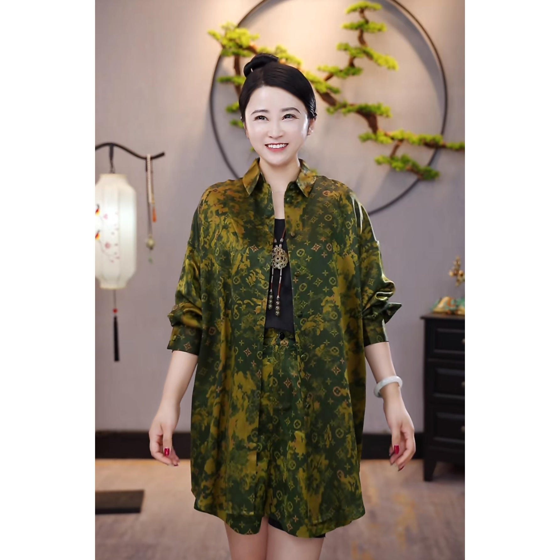 【千奈莉 】品牌高定70姆米皮子料老花时尚大衬衫