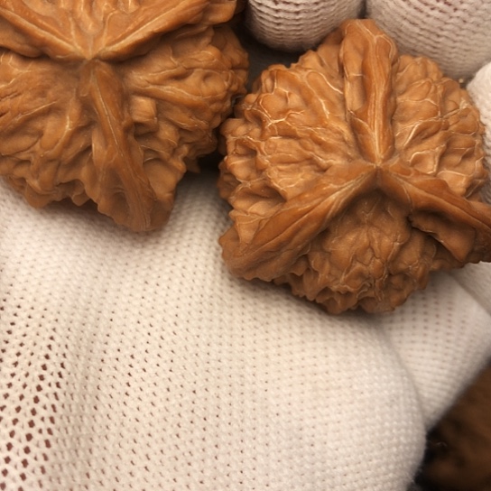 庭***深文玩核桃吊坠三棱