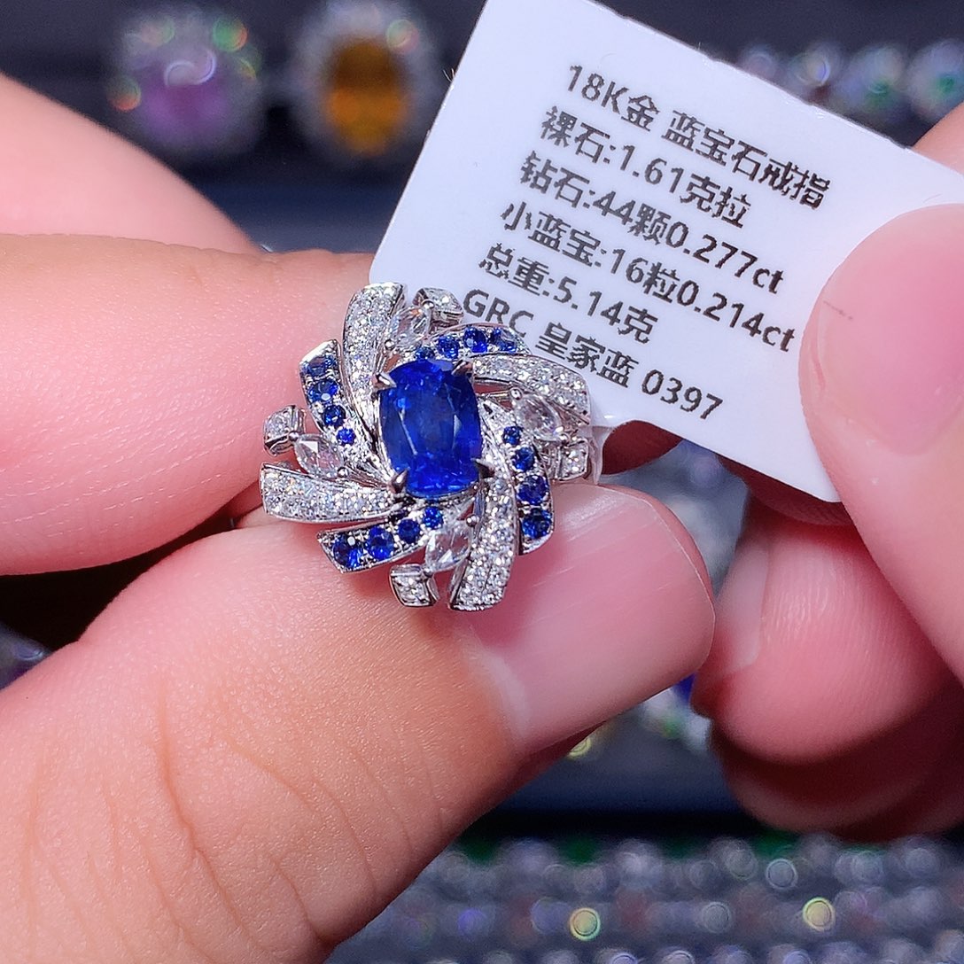 蓝宝石戒指18K金镶嵌