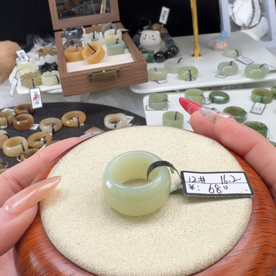 和田玉未镶嵌戒指o88嫩芽绿墩墩16.2