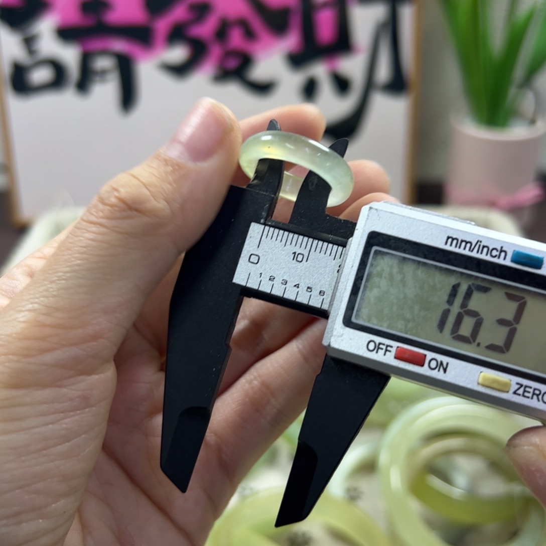 蛇纹石玉手镯未镶嵌198