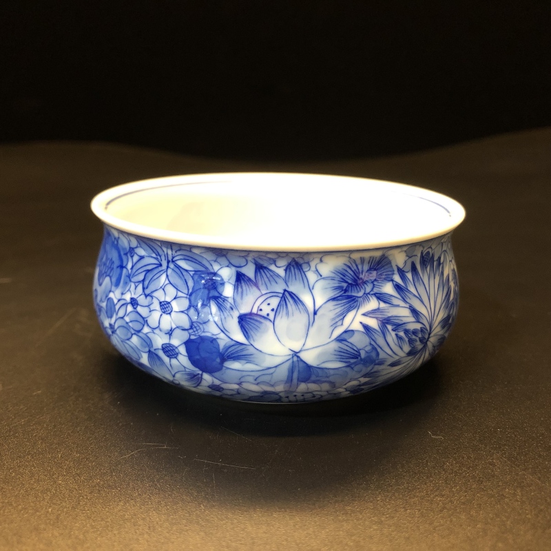 12.13/N100300/00425//青花万花炉式杯/口径8.5/高3.9/100cc