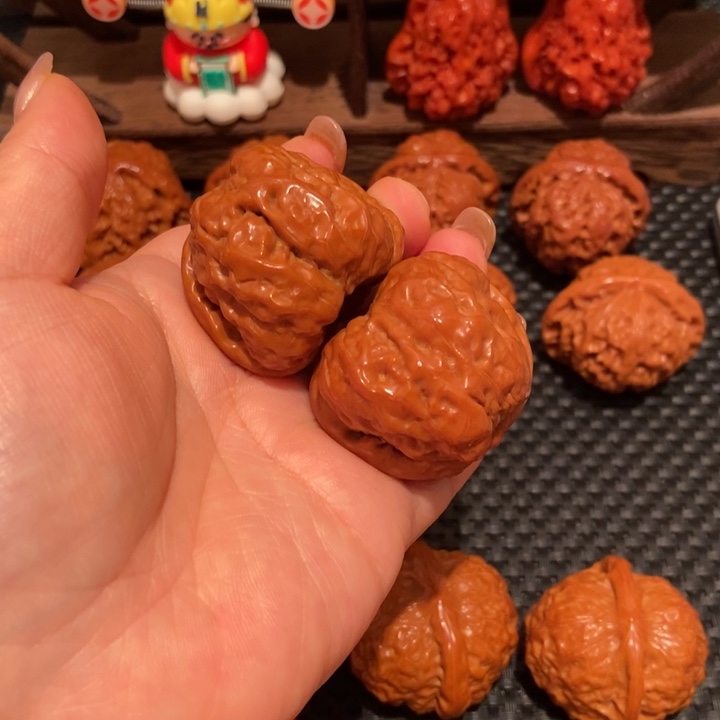 尛***虎文玩核桃把件40尺寸蛤蟆头2197