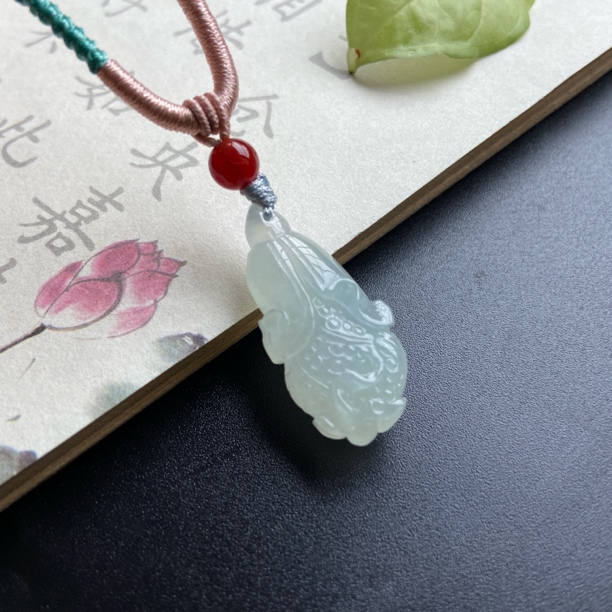 天然缅甸翡翠《白菜》百财归家吊坠