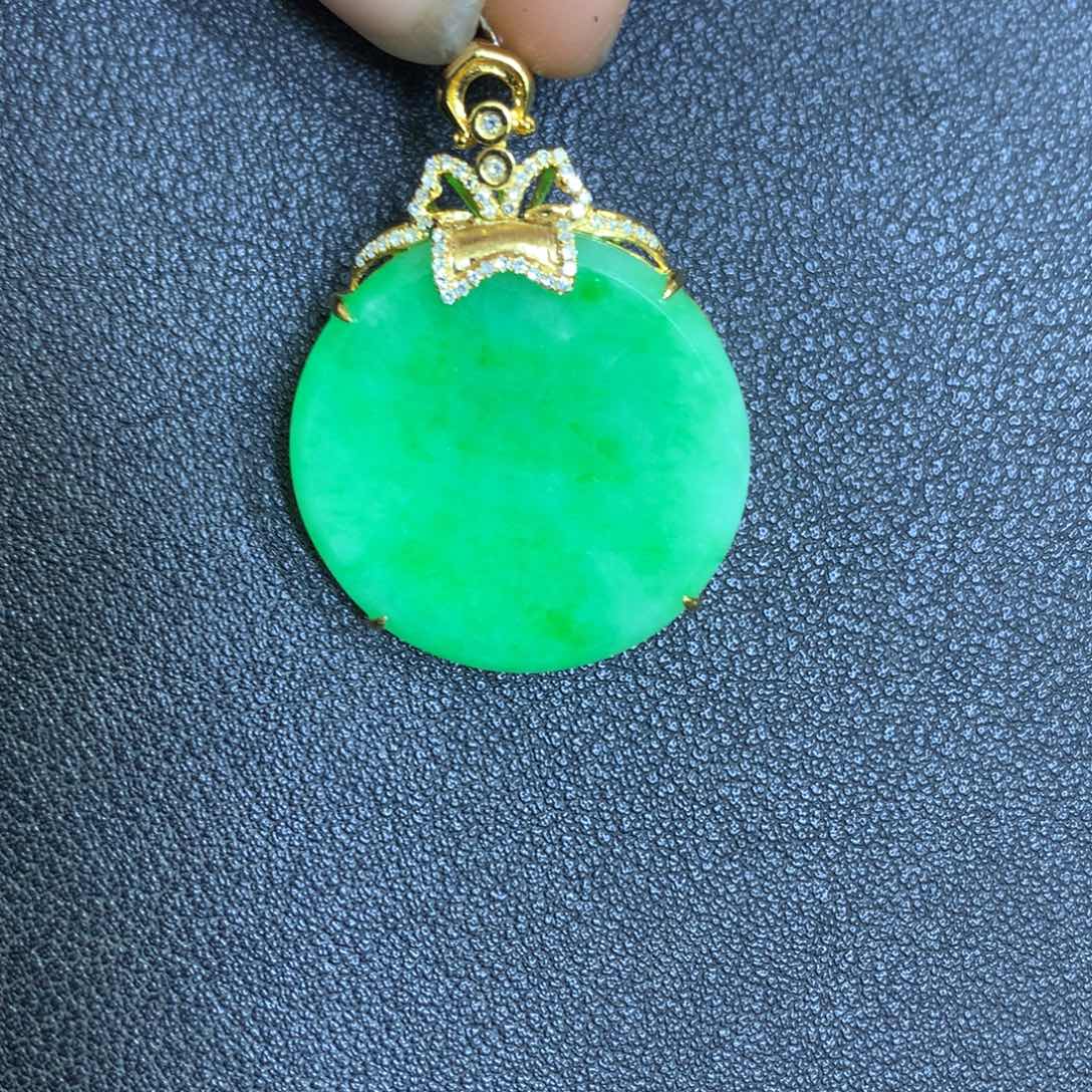 翡翠颈饰18K金镶嵌翡翠