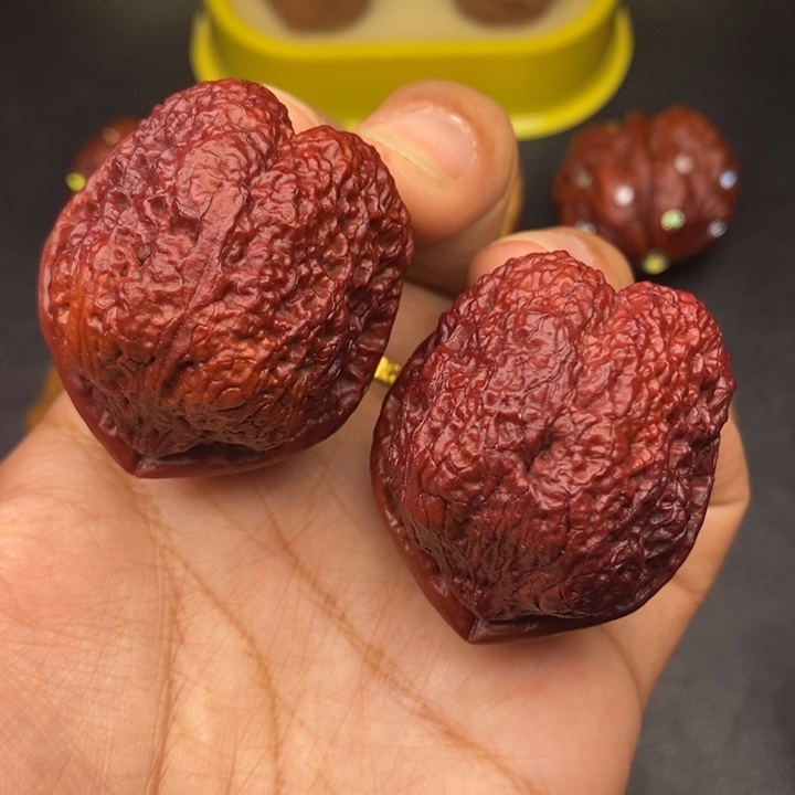 文玩核桃吊坠43尺鱼子金蟾