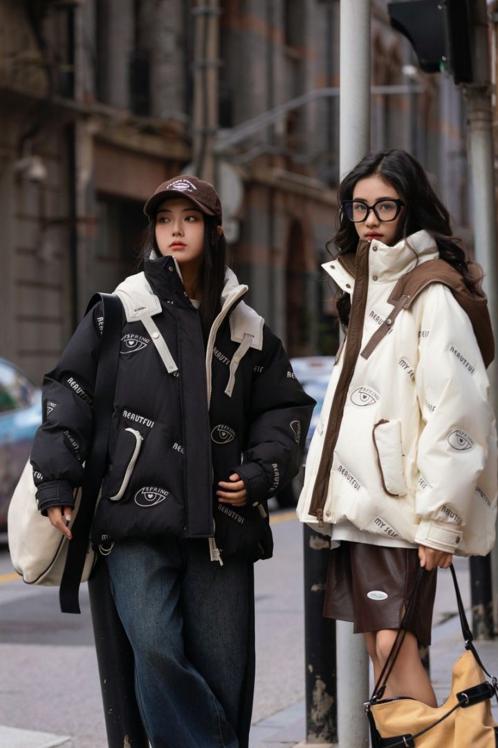 圣 2025【X】12月3日 男童女童时尚米杏色连帽羽绒服1423-