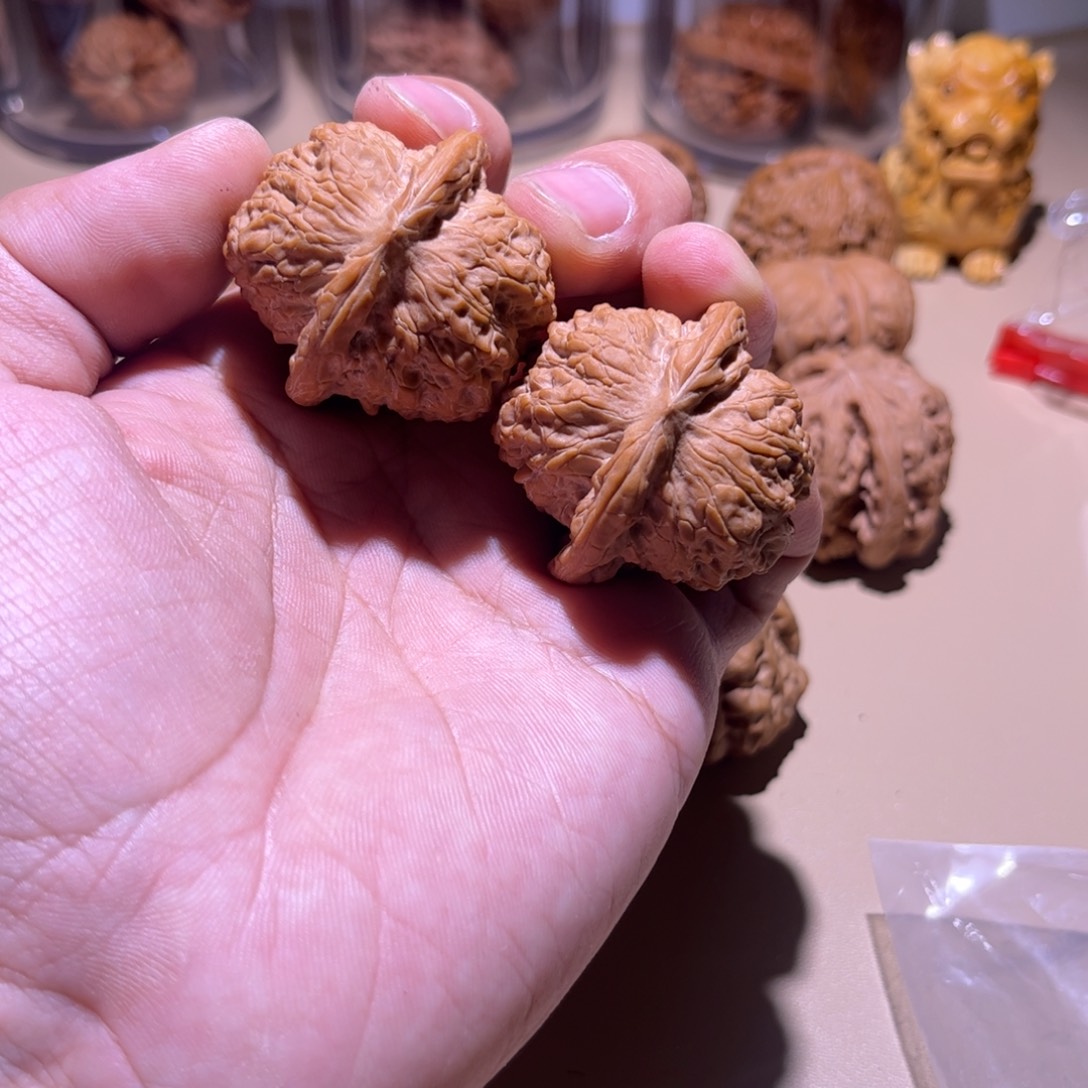 嘻***哥文玩核桃吊坠血麒麟