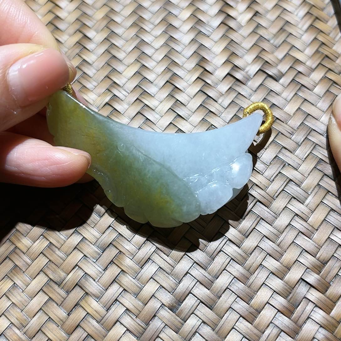 翡翠未镶嵌颈饰个性十足