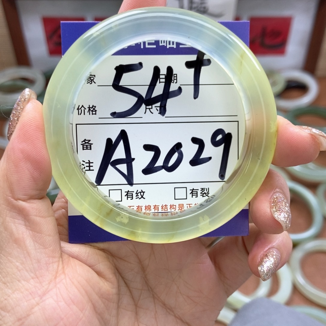 岫玉手镯手镯未镶嵌