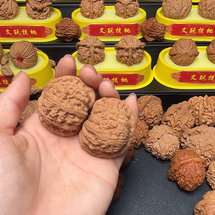 雲***霄核桃白狮子42文玩核桃的