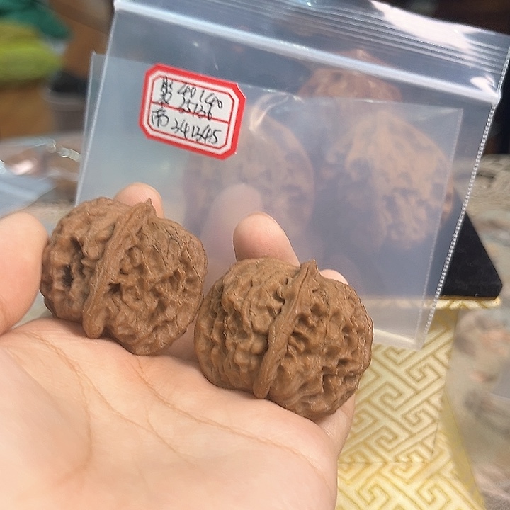 文玩核桃把件非嫁接元宝