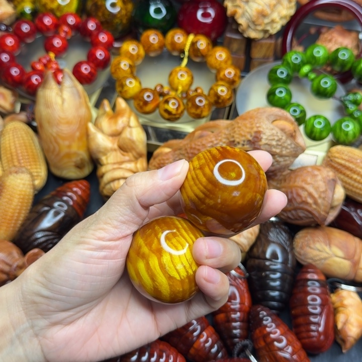 松木琥珀木文玩把件