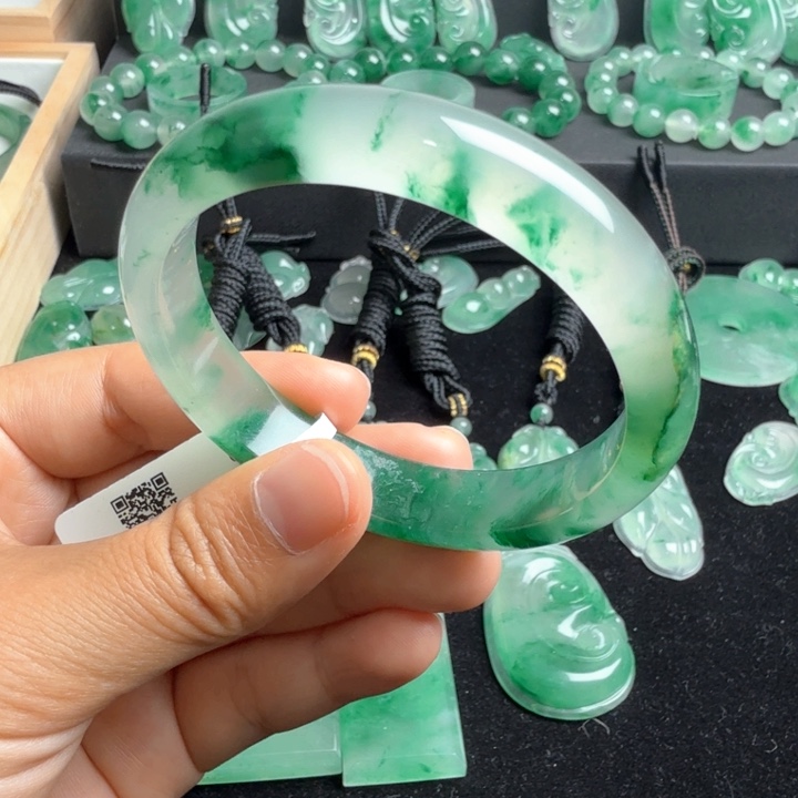 石英质玉未镶嵌手镯