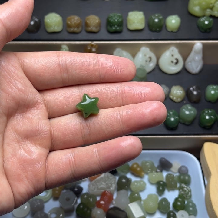 云***榆和田玉未镶嵌颈饰