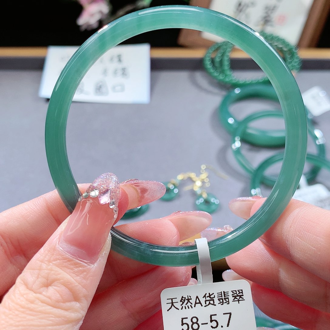 翡翠手镯（圆镯）未镶嵌