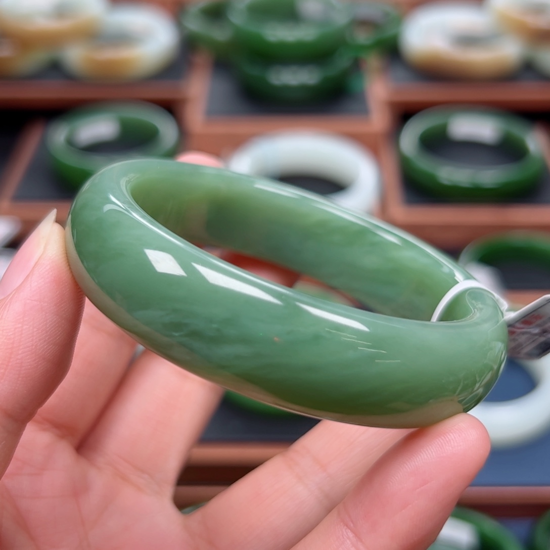 未镶嵌手镯和田玉（碧玉）