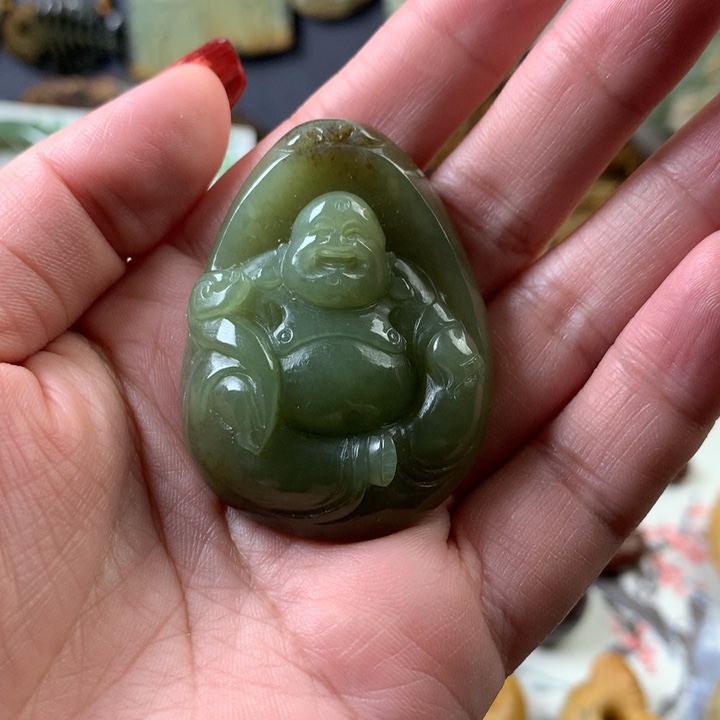 透闪石质玉挂件未镶嵌