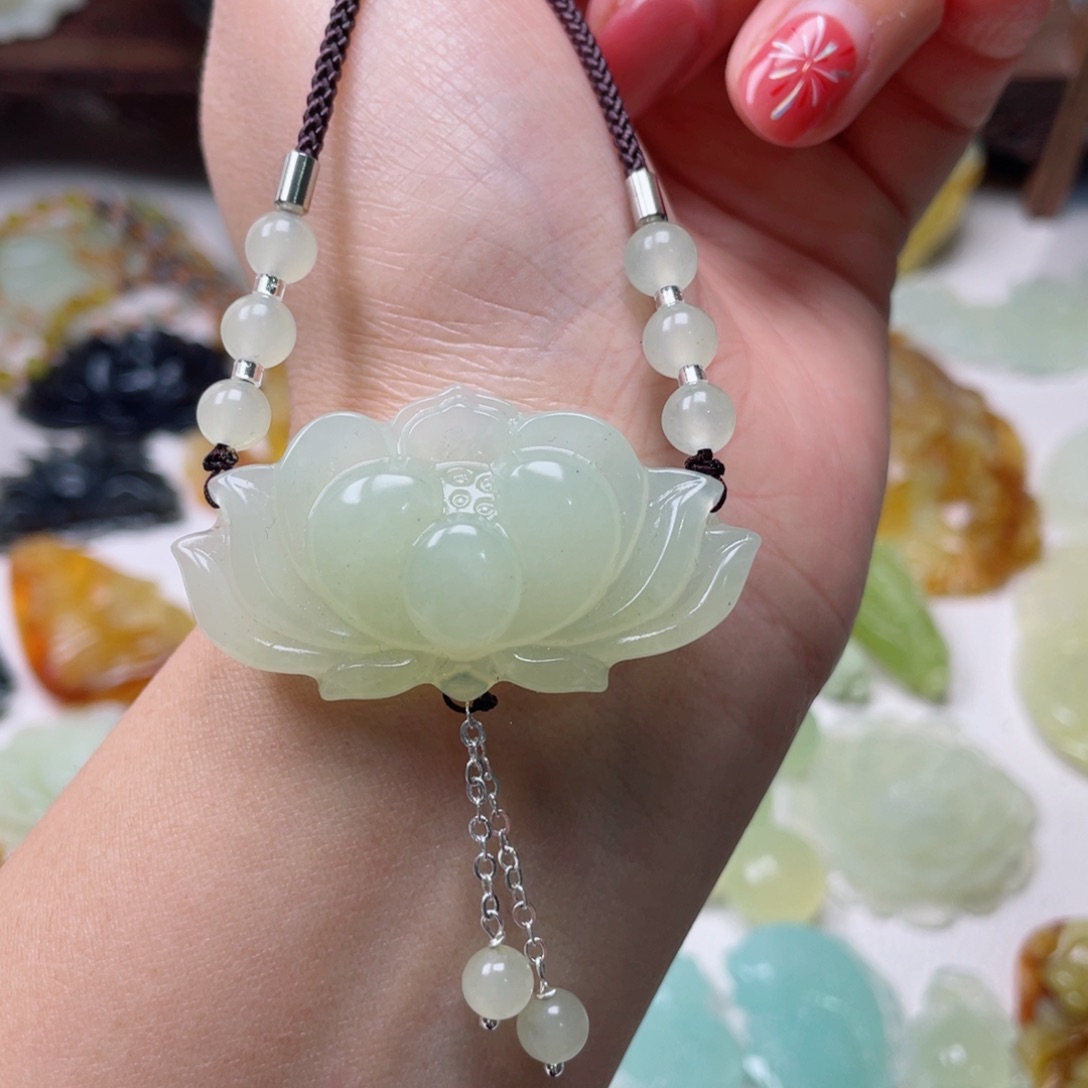 蛇纹石玉颈饰未镶嵌