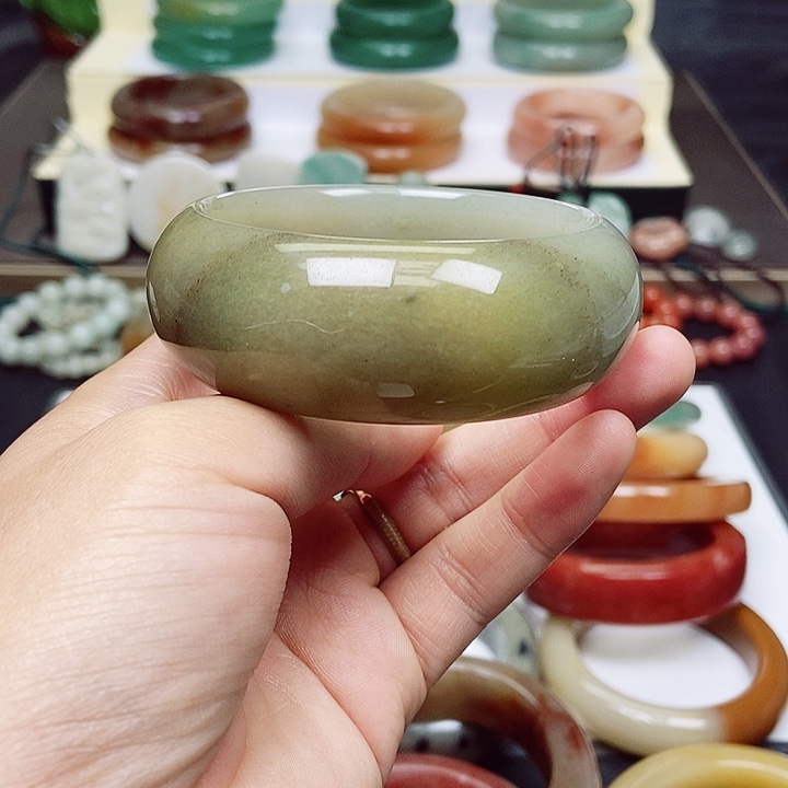 石英质玉手镯未镶嵌