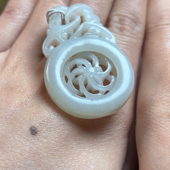 和田玉挂件未镶嵌天**石