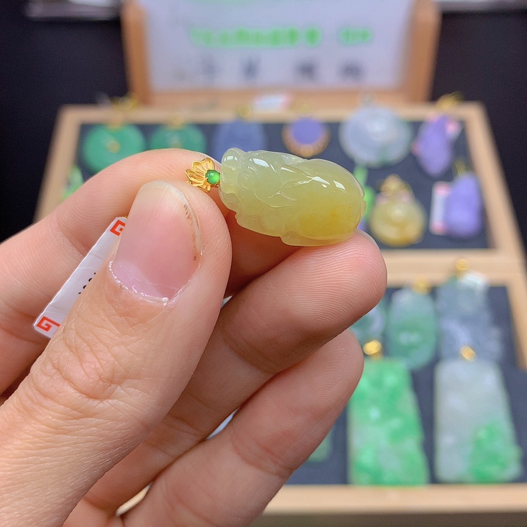 翡翠颈饰18K金镶嵌翡翠