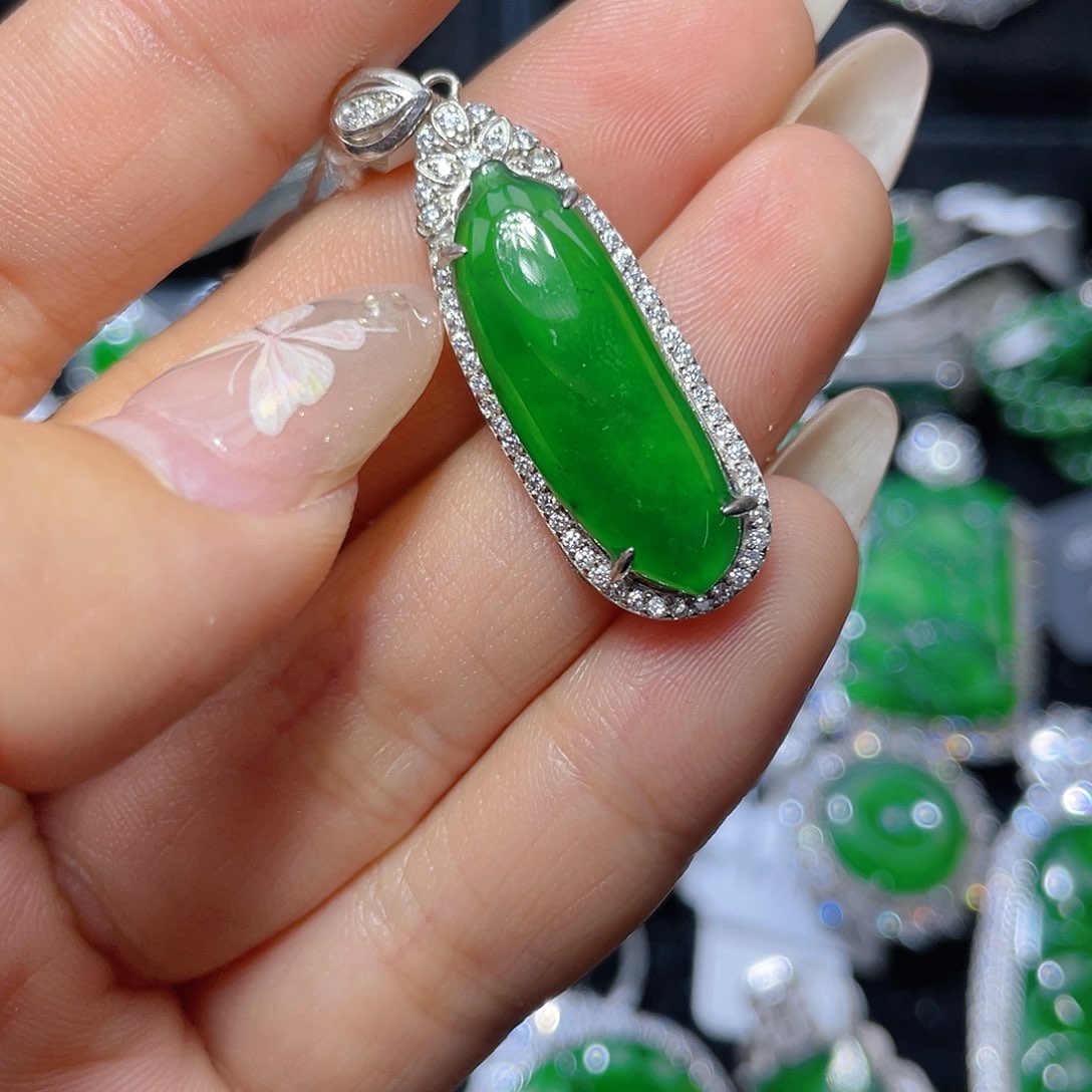 翡翠颈饰银S925镶嵌翡翠