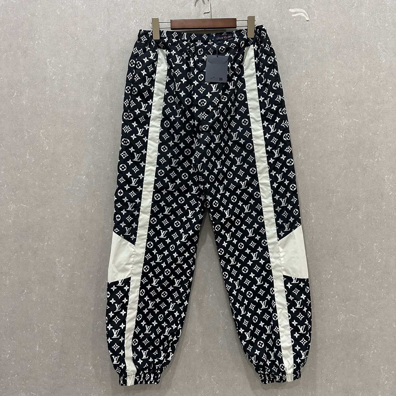 未使用 LouisVuitton/路易威登 老花logo满印运动裤46码/007327