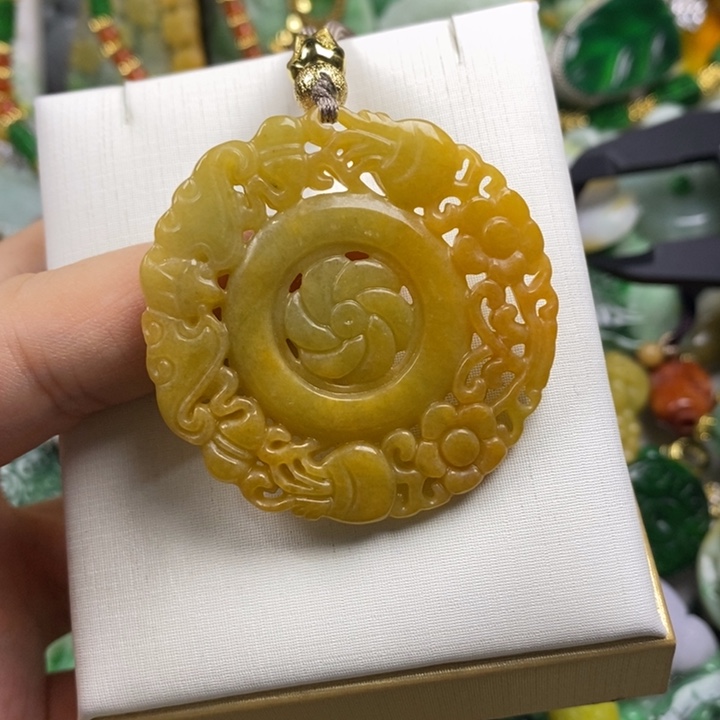 翡翠未镶嵌吊坠(赠链)