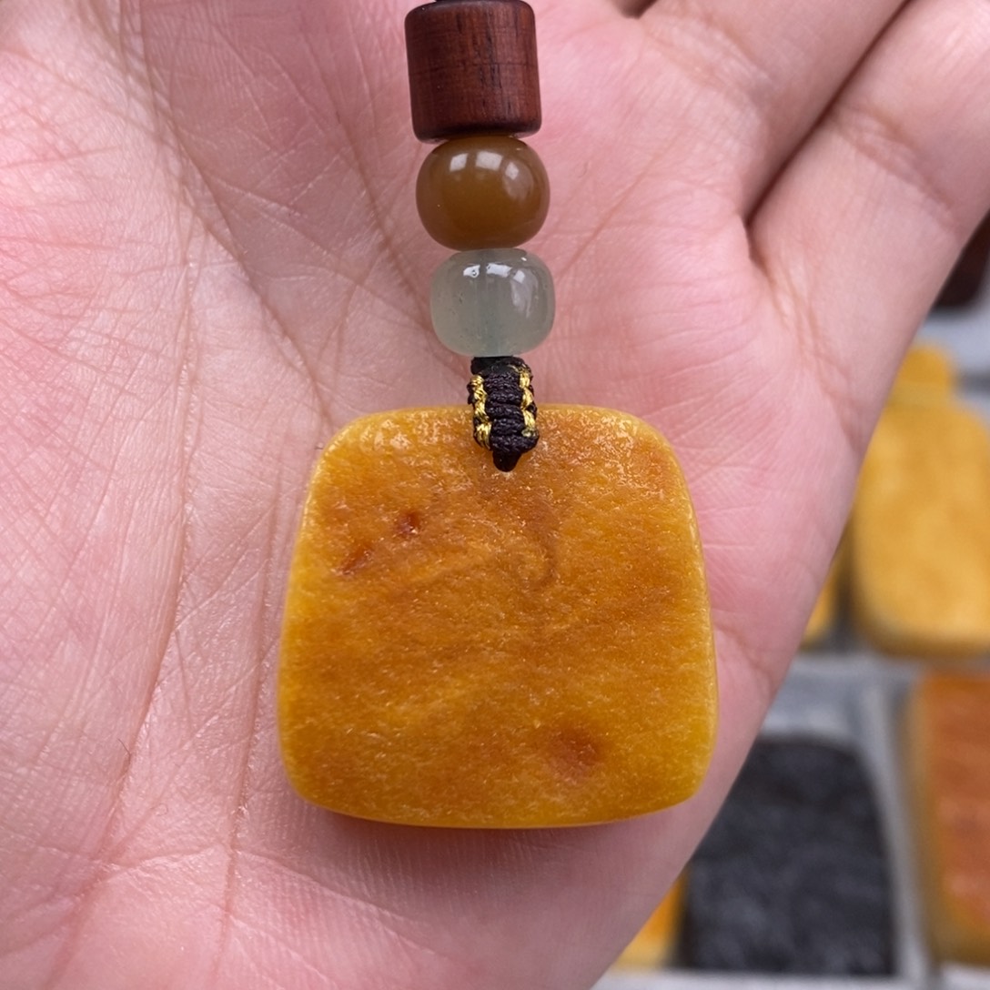 琥珀吊坠(赠链)未镶嵌