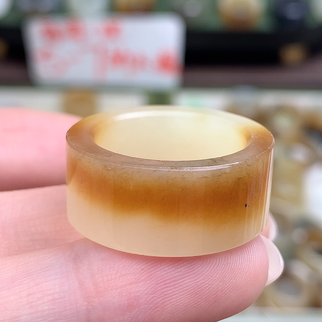 未镶嵌戒指和田玉