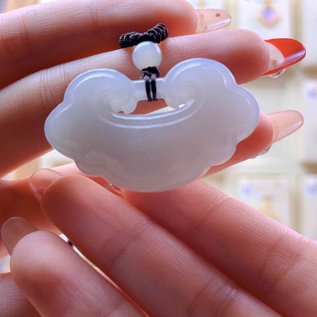 和田玉吊坠(赠链)未镶嵌苹**妮