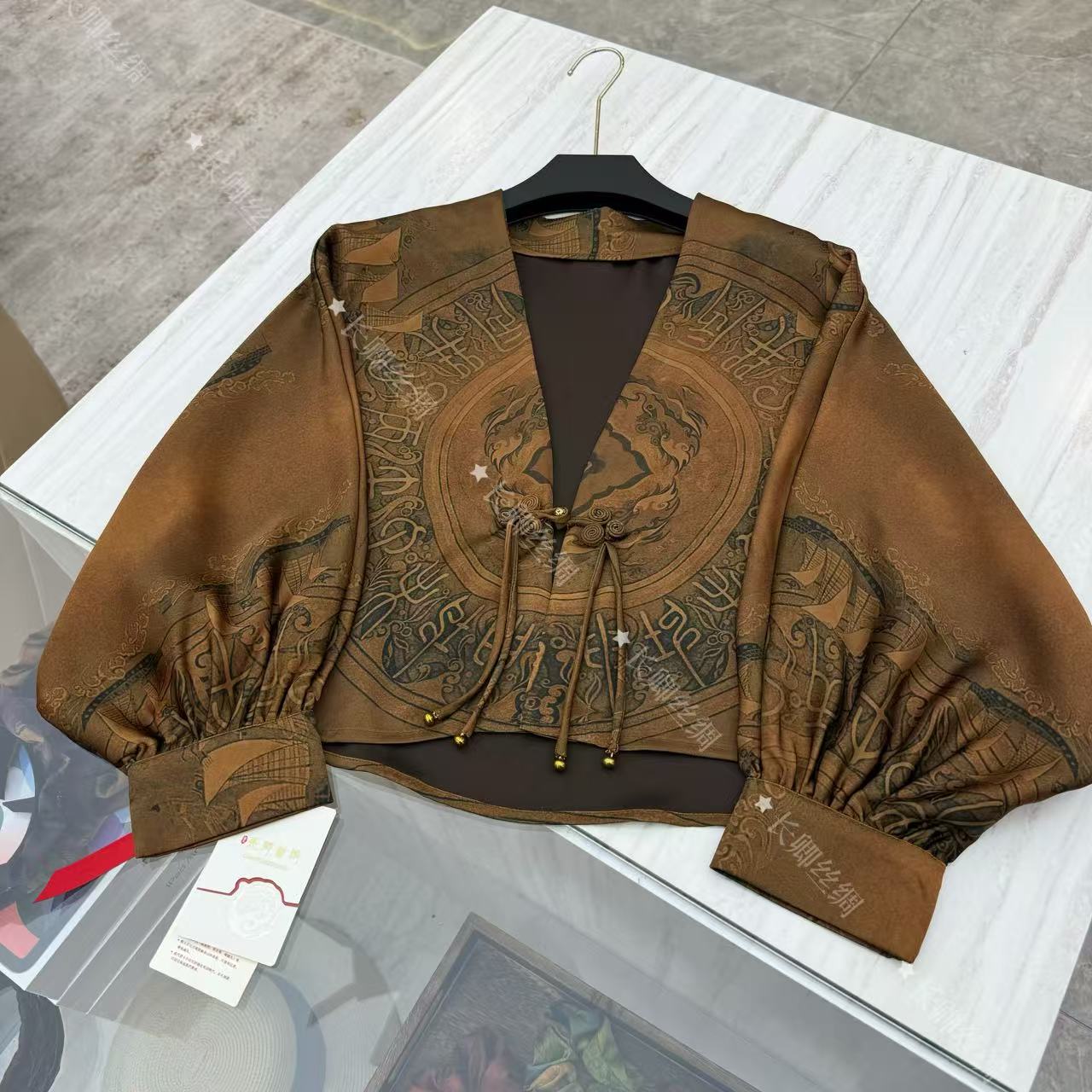 【长卿】国风复古盘扣重缎缎面蝙蝠袖上衣女FY5030202