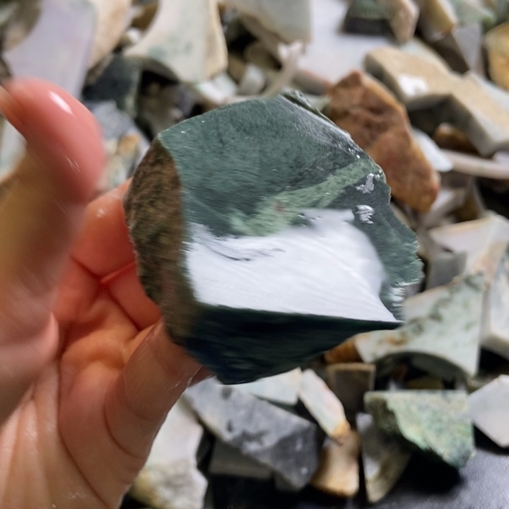 翡翠颈饰未镶嵌天然翡翠