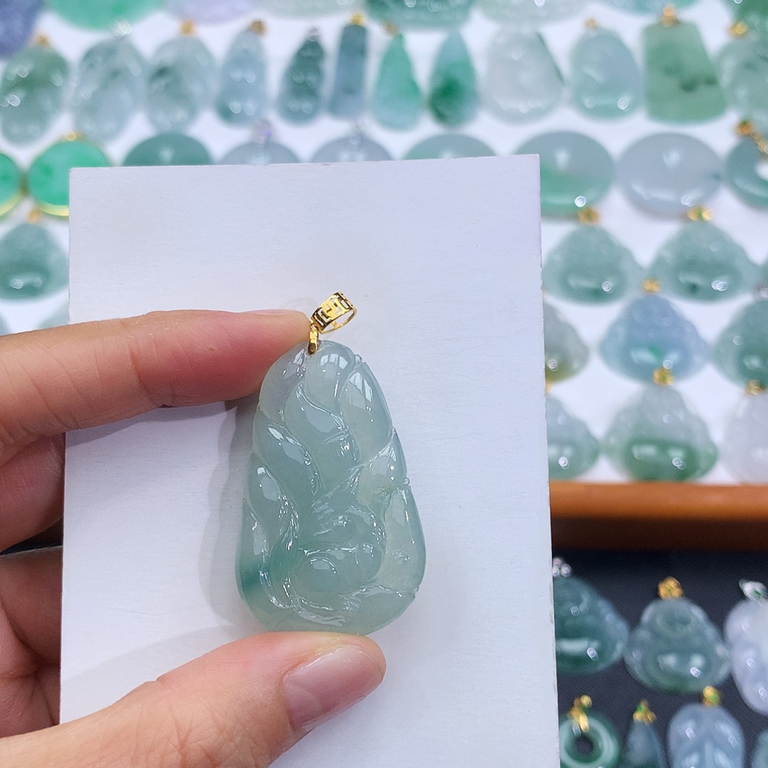 翡翠18K金镶嵌颈饰翡翠吊坠