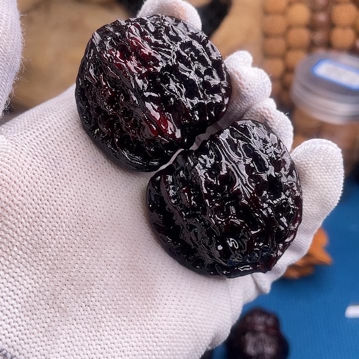 文玩核桃吊坠白狮子e