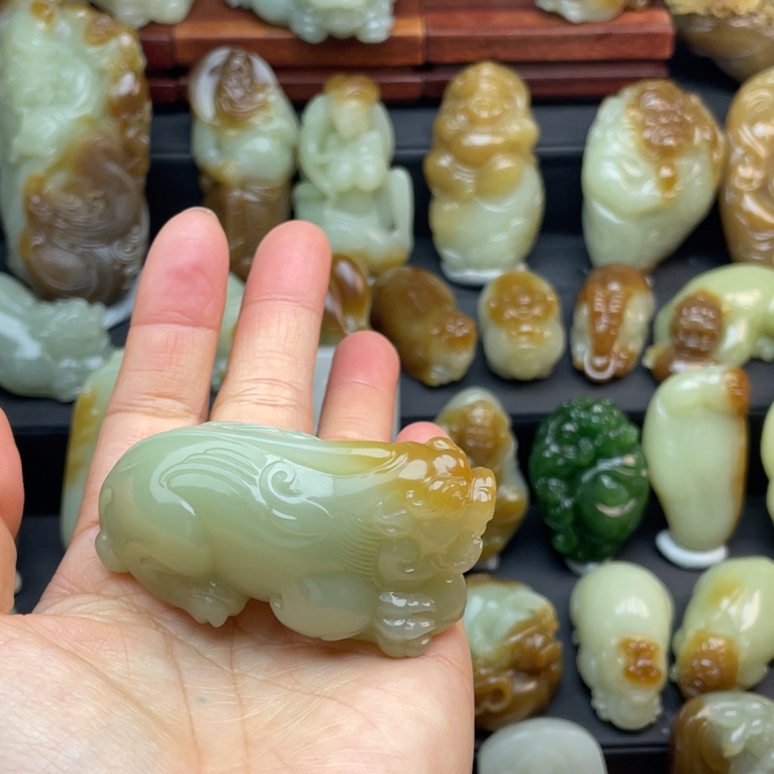 E***n和田玉未镶嵌颈饰