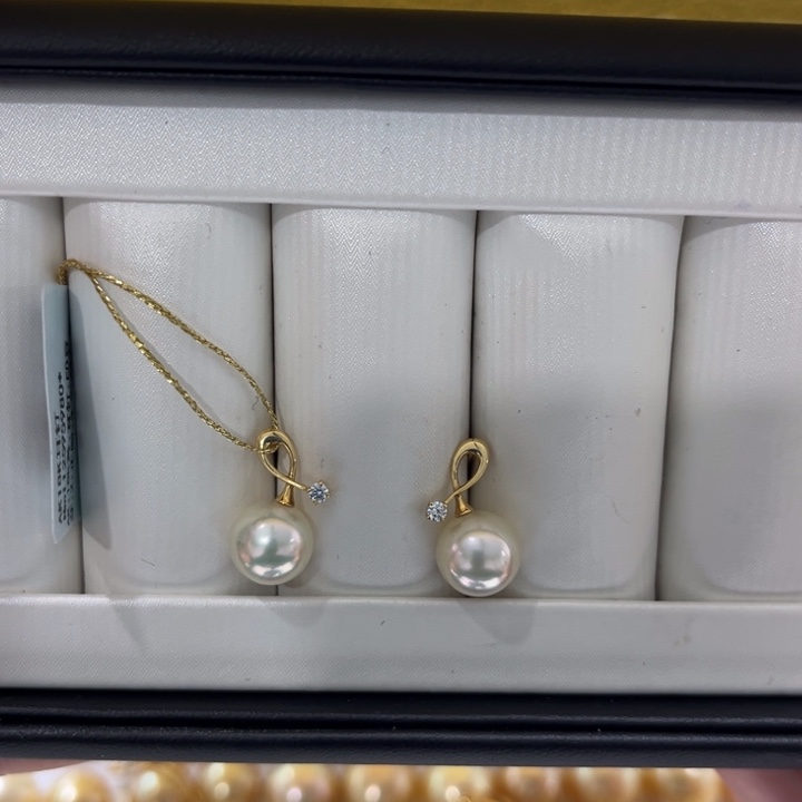 海水珍珠漏AK设计款耳钉8-9mm18K金镶嵌