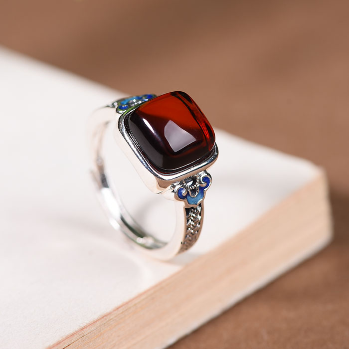 s925银镶嵌血珀正方形景泰蓝女款戒指