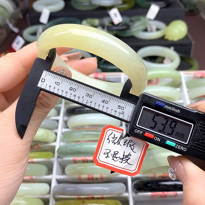蛇纹石玉手镯未镶嵌782