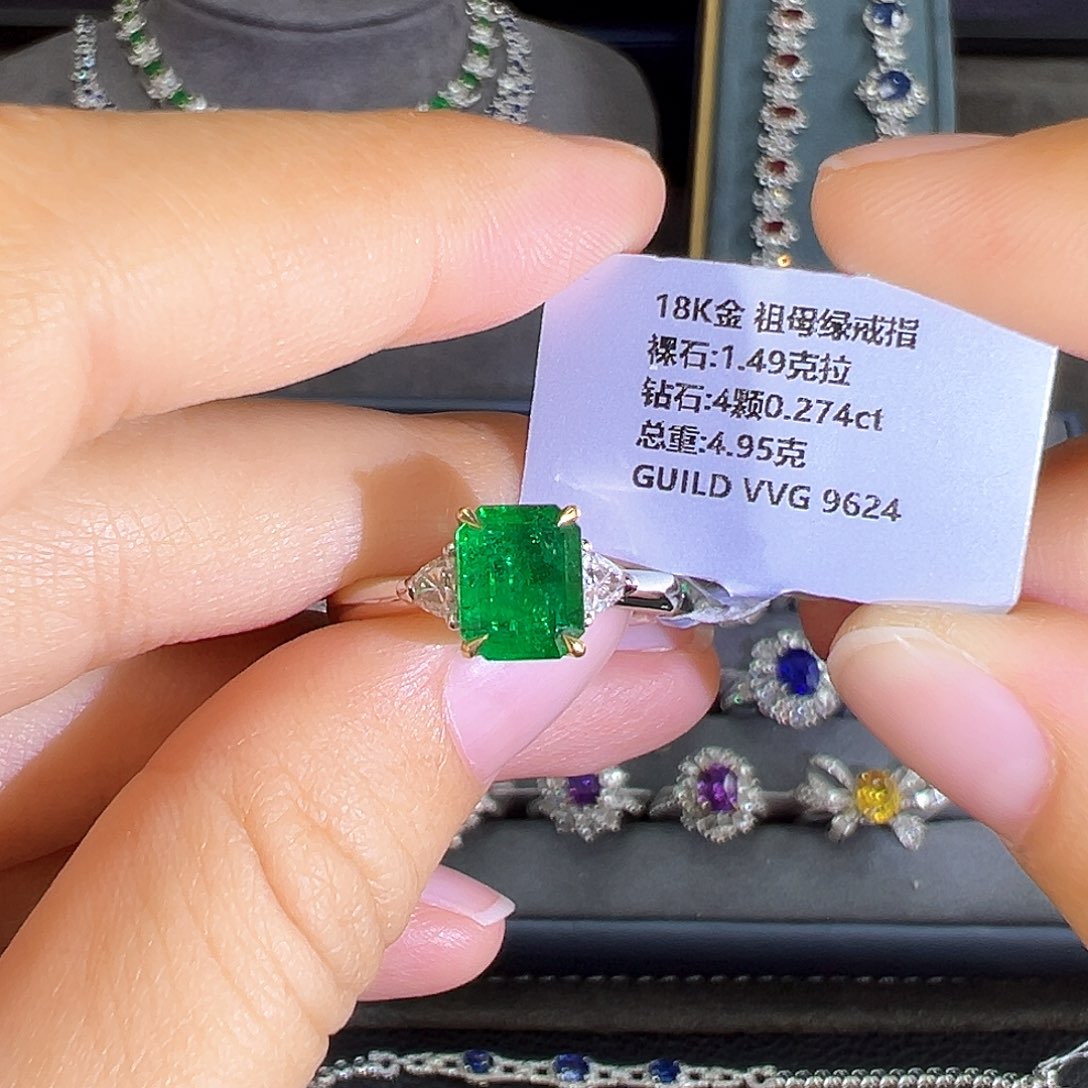 祖母绿戒指18K金镶嵌