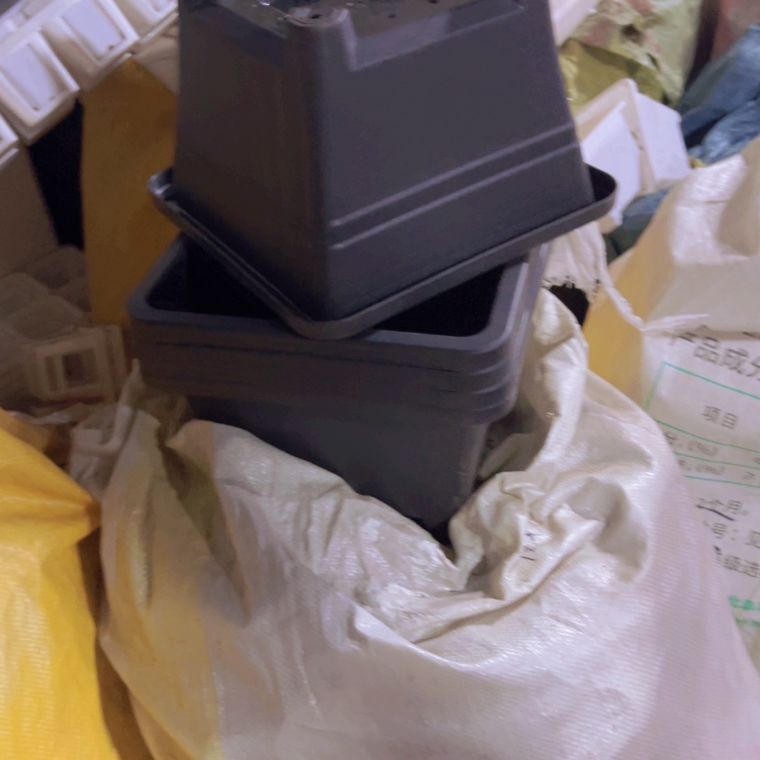 塑料新黑方盆 加厚 口径 27公分。高19公分。5个