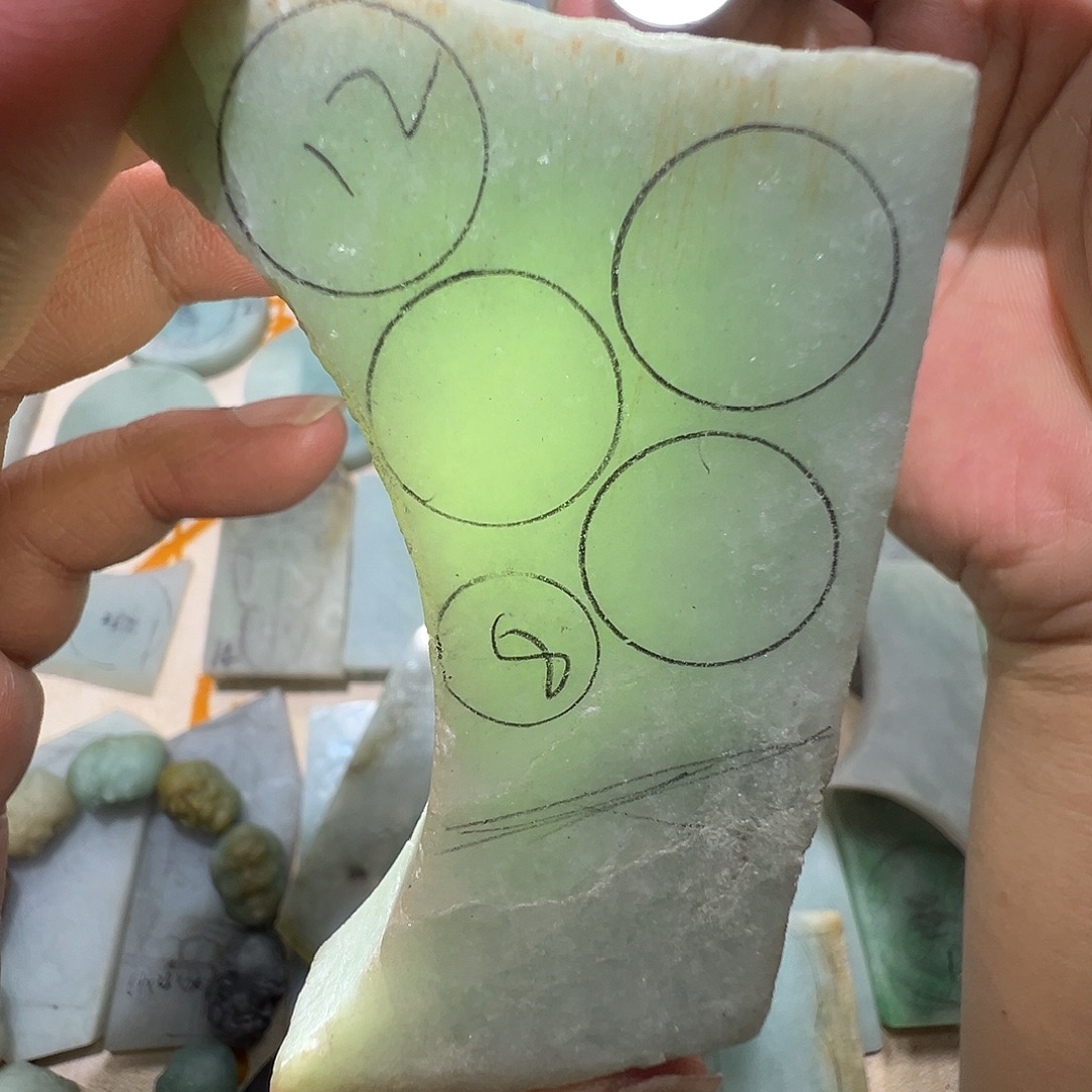 翡翠未镶嵌颈饰天然缅甸A货翡翠毛料