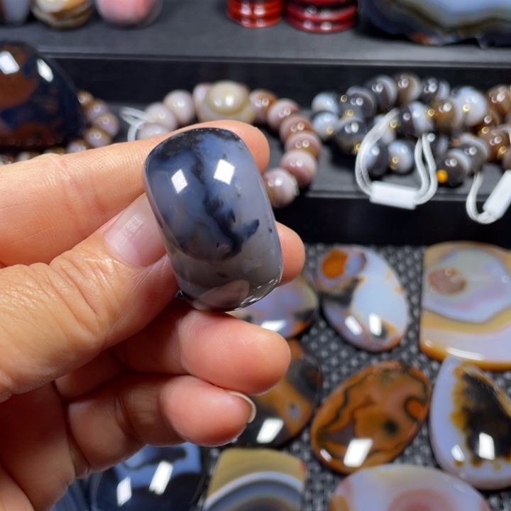 大***雷未镶嵌颈饰玛瑙/玉髓