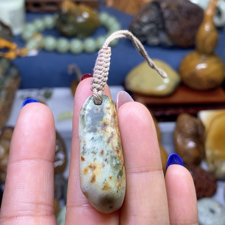 蛇纹石玉手机坠未镶嵌